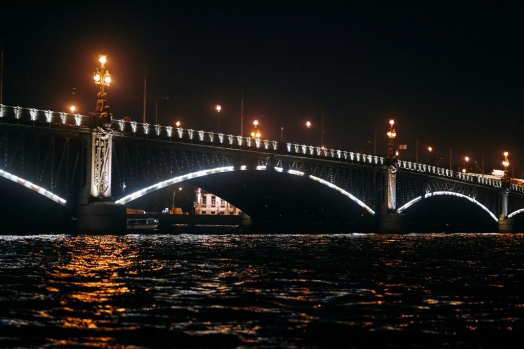 Ночная прогулка по Неве: как разводятся мосты Санкт-Петербурга 5