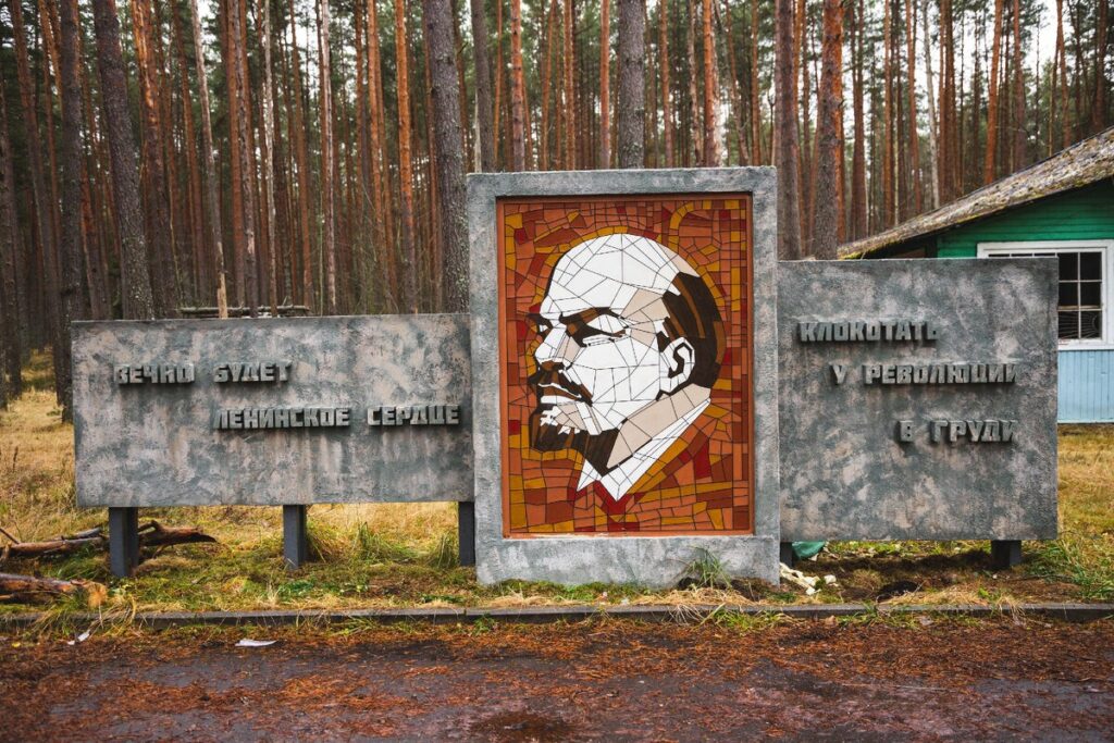 Что скрывают старые стены? Путешествие в мир "заброшек" из СССР 2