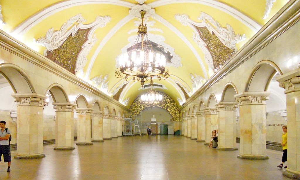 Прогулка по Кольцевой линии метро: путешествие в сердце Москвы 4