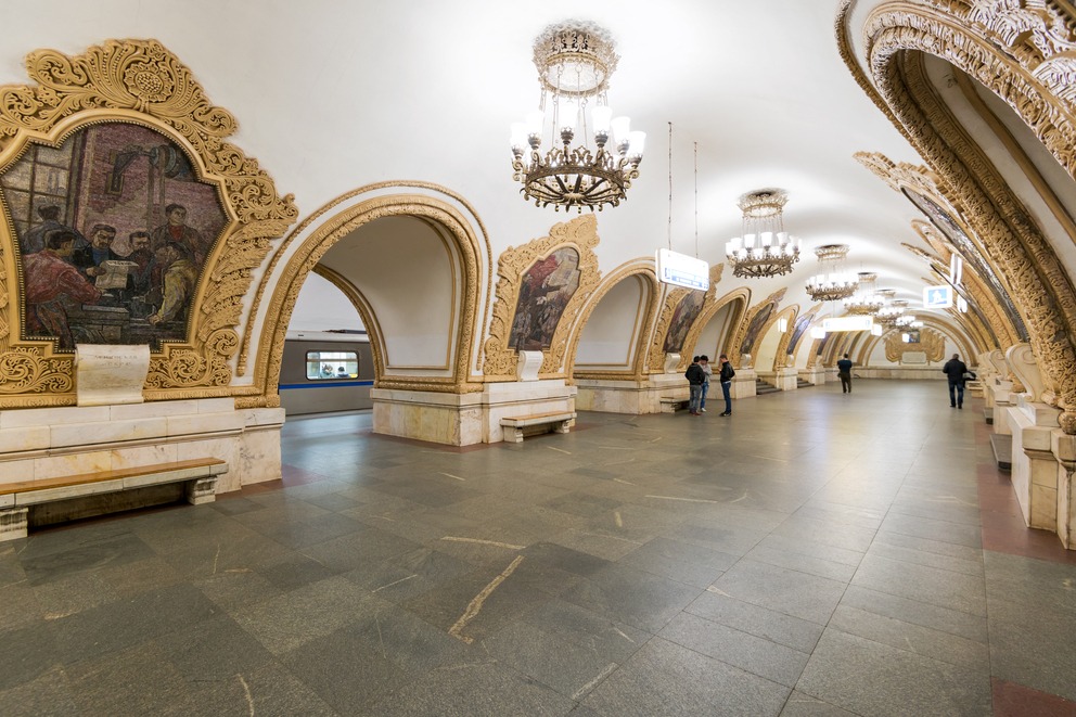 Прогулка по Кольцевой линии метро: путешествие в сердце Москвы 7