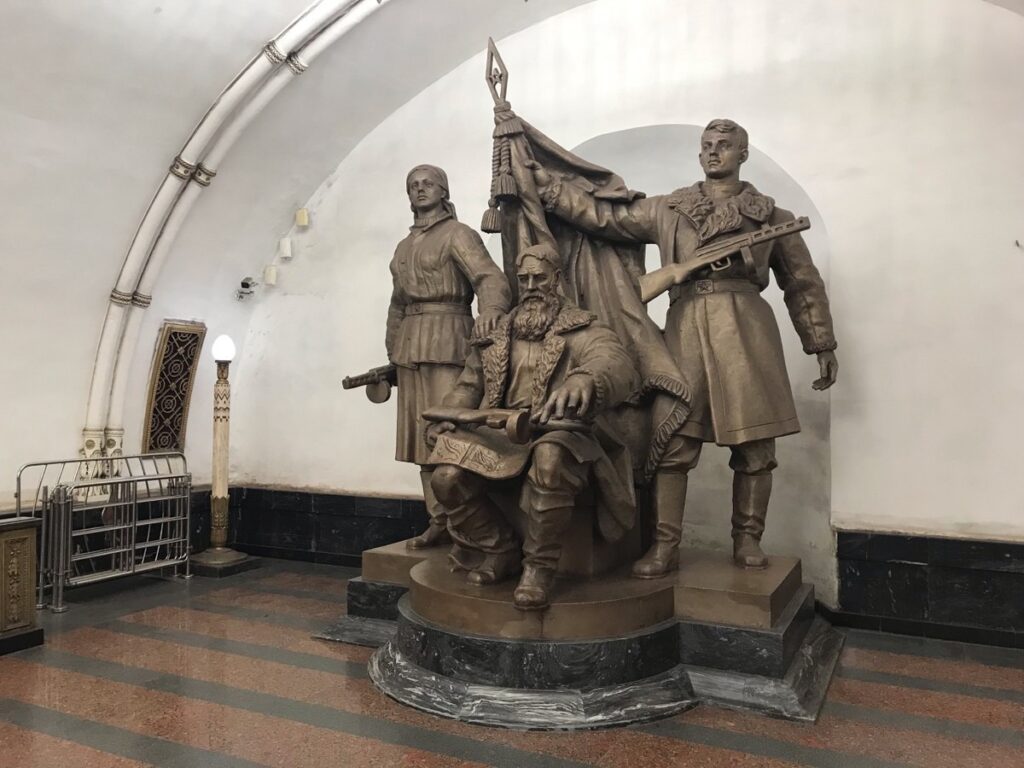 Прогулка по Кольцевой линии метро: путешествие в сердце Москвы 8