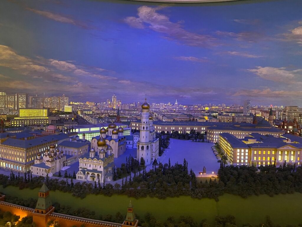 «По сталинским высоткам»: путешествие в эпоху величия и тайн 3