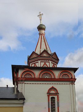 Троицкая надвратная церковь