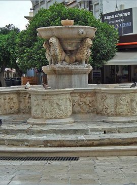 Львиная площадь с фонтаном Морозини