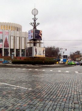 Европейская площадь – начало Крещатика Крещатик – главная улица и символ Киева Бессарабский рынок – конечная точка прогулки по Крещатику