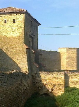 Эта мощная крепость строилась почти 200 лет