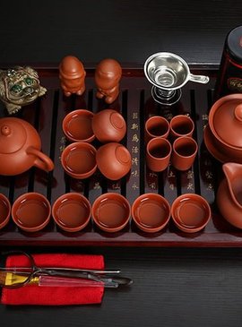 В дополнение к чаю, приобретите полный набор для создания чайной церемонии у себя дома. Чайники и чашки станут отличным дополнением к традиционному напитку. 