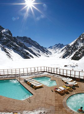Термальный бассейн в перерывах между горными спусками  Фото:  triplook.me 