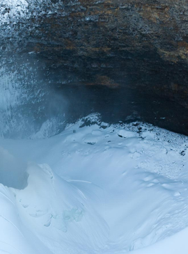 Уникальный водопад Хельмакен летом и настоящий ледяной вулкан зимой! 10