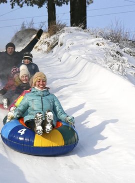 На специально выделенных трассах с восторгом катаются ребятишки и взрослые   Фото:  inestour.ru 
