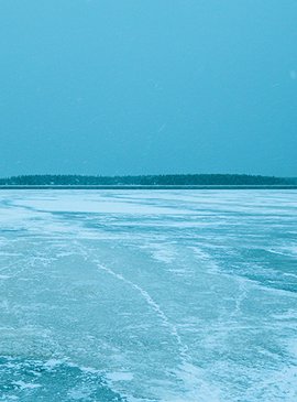 Замерзшее Онежское озеро 