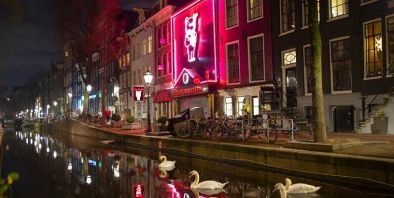 Прочему Амстердам теряет свою туристическую привлекательность 1