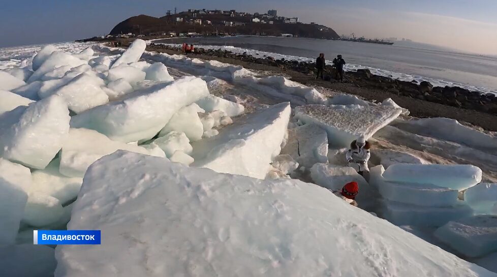 Весна в январе: Владивостокские торосы магнитом приманивают туристов 4