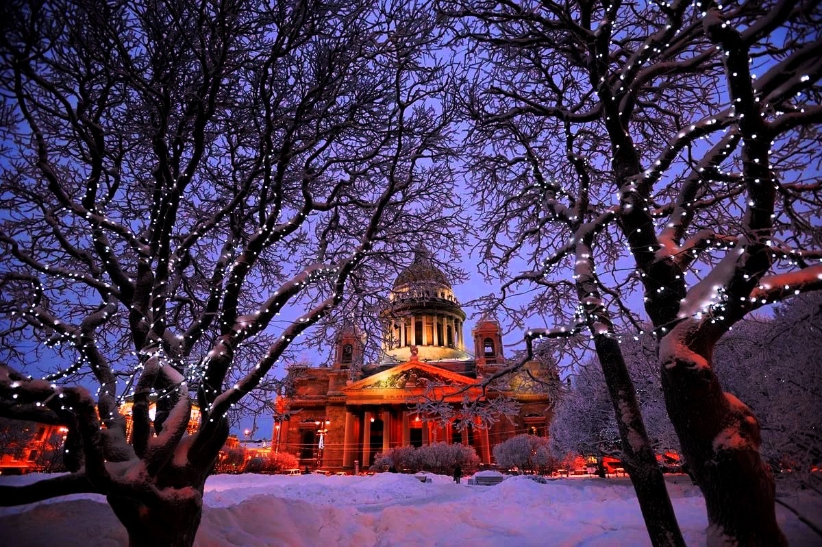 «Рождество в Петербурге»: как гид Нина превращает прогулку по Невскому в волшебную сказку 1